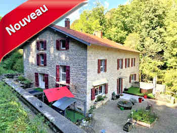 Moulin fondé en titre à vendre proche Saint-Amour Jura: 437 m² hab., 17 pièces, gîte de luxe 5 étoiles 14 couchages, appartement privé indépendant